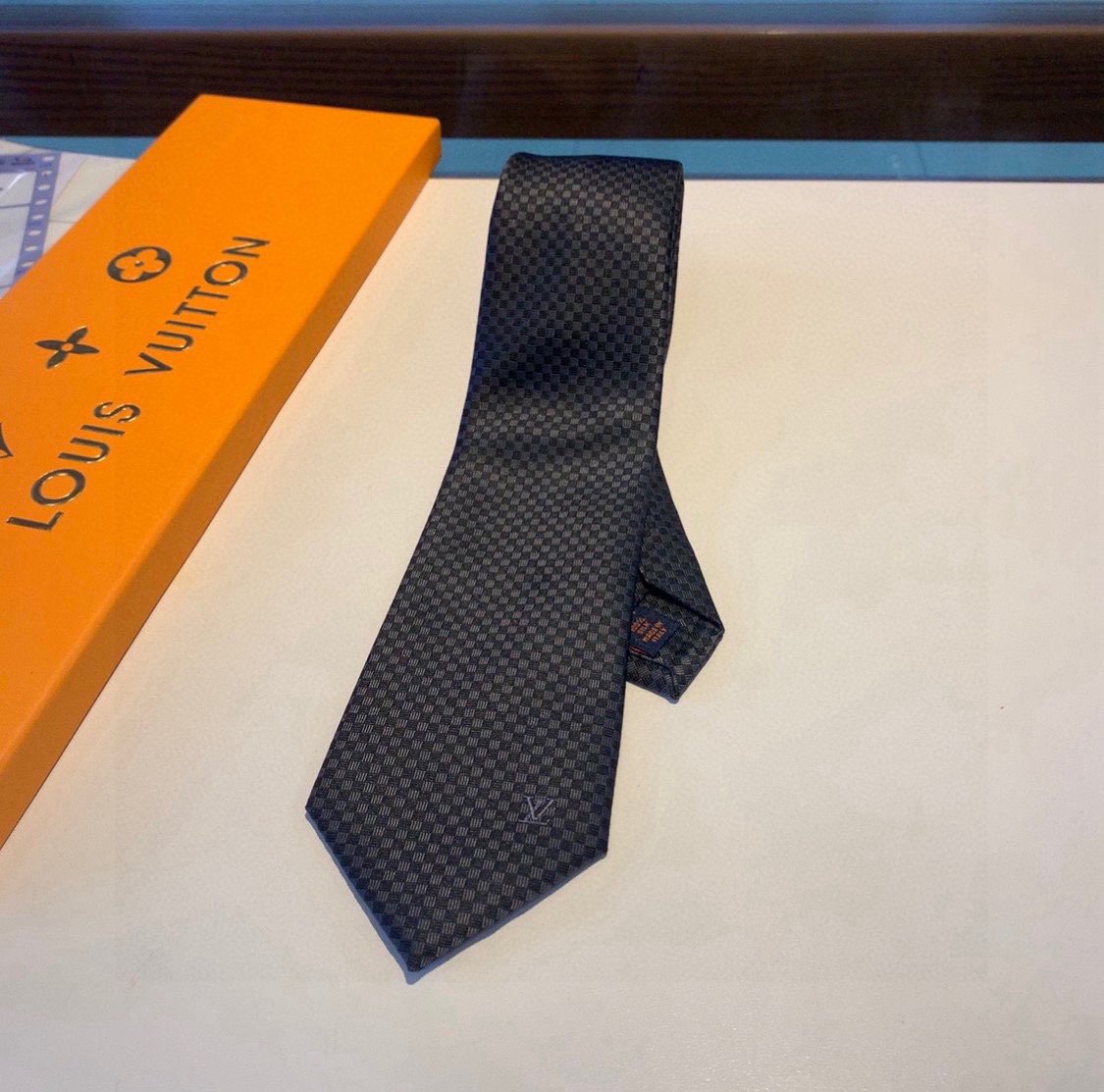 特价配包装LV领带新款来袭路易威登经典领带棋盘格子l花纹男士必备单品超时尚！高端品质版型面料都达到品牌标