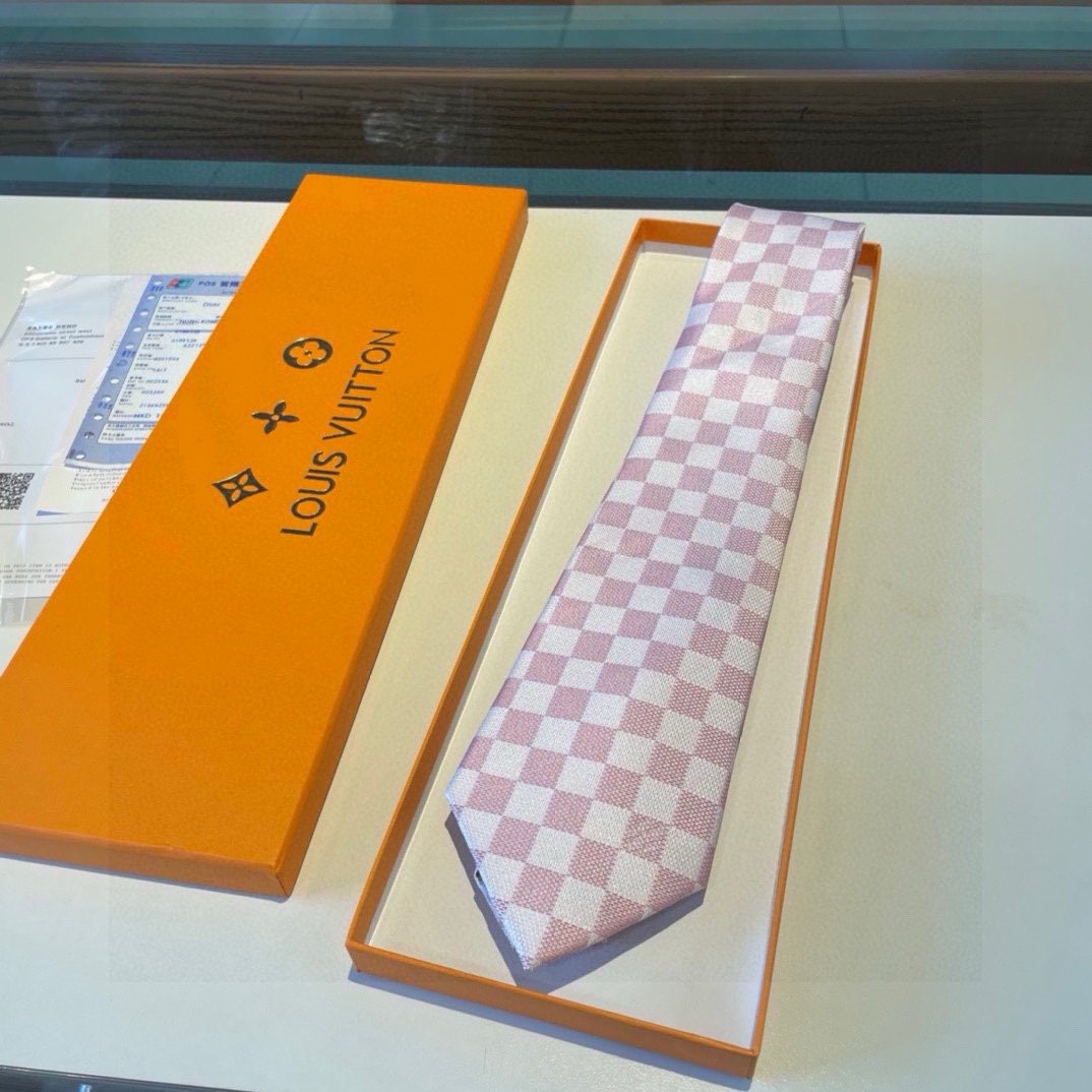 特价配包装LV专柜同步提花领带出货啦_路易威登男士领带系列棋盘格稀有展现精湛手工与时尚优雅的理想选择这款