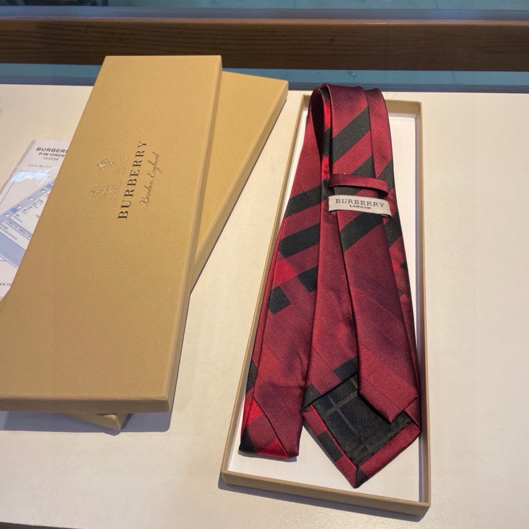 特价配包装B家专柜同步领带出货啦️️巴宝莉男士博柏利领带稀有展现精湛手工与时尚优雅的理想选择这款采用B家