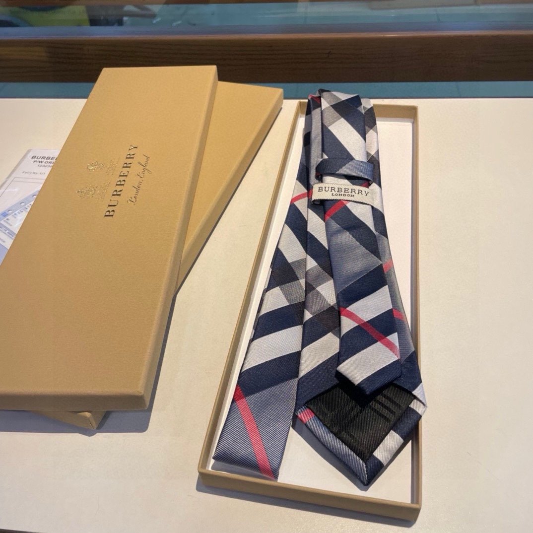 特价配包装B家专柜同步领带出货啦️️巴宝莉男士博柏利领带稀有展现精湛手工与时尚优雅的理想选择这款采用B家