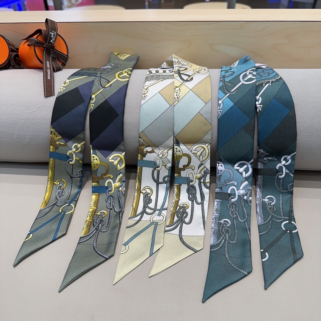 Hermès - Silk Scarf