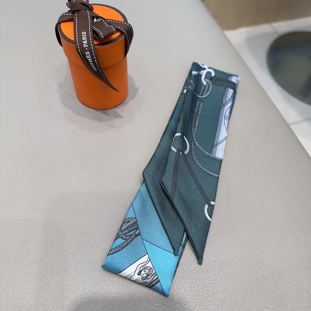 Hermès - Silk Scarf