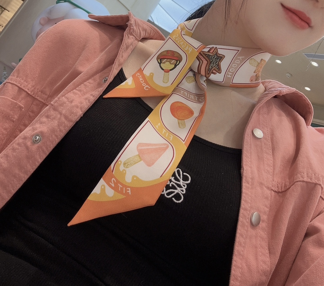 NO:293583,Packaged h fun ice cream twilly mulberry silk, 18 Mmilli double twill heavy twill silk, 86x5cm, streamers, hair bundles, real silk19860909配包装 h趣味冰激凌 twilly 桑蚕丝,18姆米双层斜纹重磅斜纹真丝,86x5cm,飘带，发束,real silk,accessory