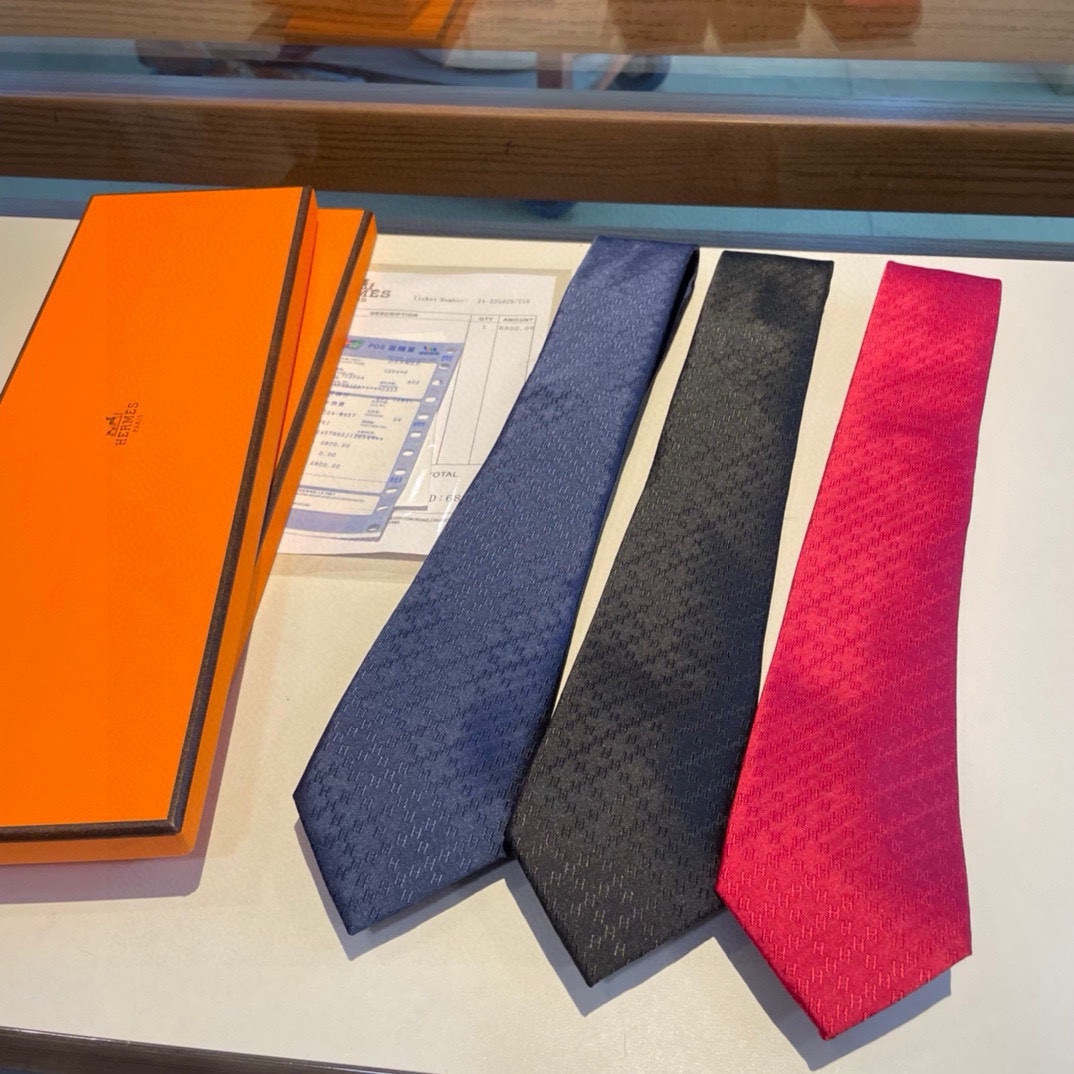 特价配包装领带新款出货啦️️爱马仕男士菱形H格子新款领带系列让男士可以充分展示自己个性100%顶级斜纹真