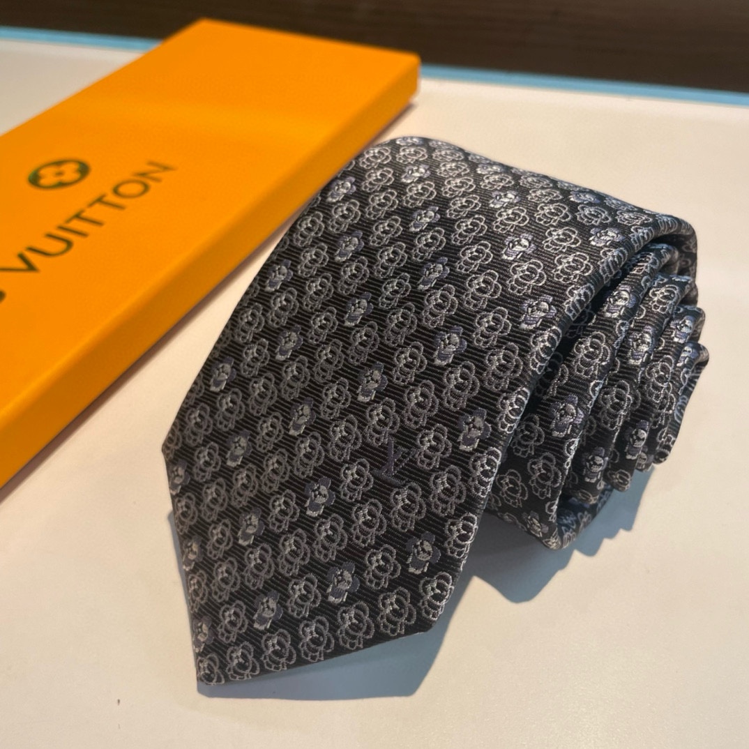 配包装专柜同歩精致的小Logo提花低调奢华大气的配色这款领带将Lv标志性的Damier图案以同色调手法演