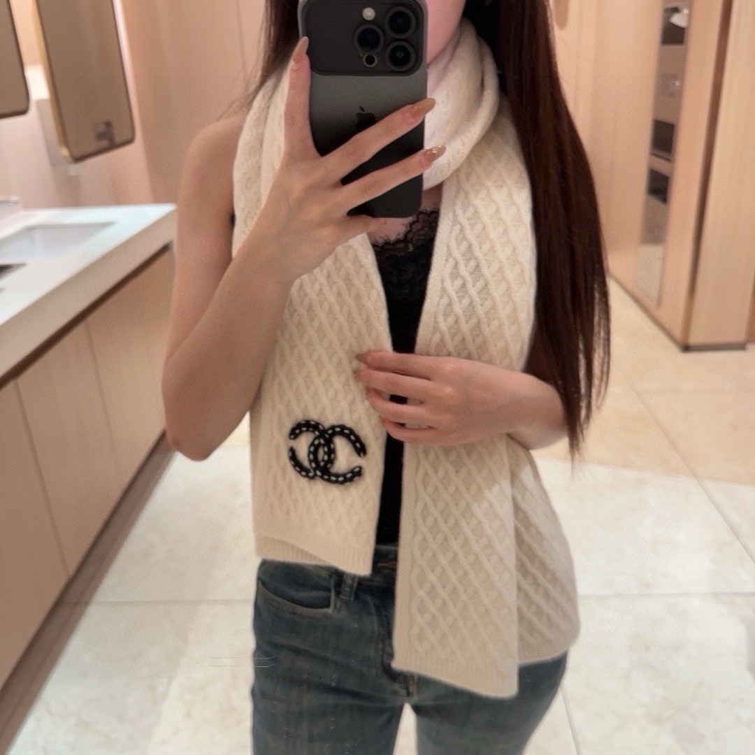 Chanel香奈儿难得一见的针织单品温柔配色超级迷恋️气质低调恬静又不失优雅️重点推荐️一秒心动啊！！！