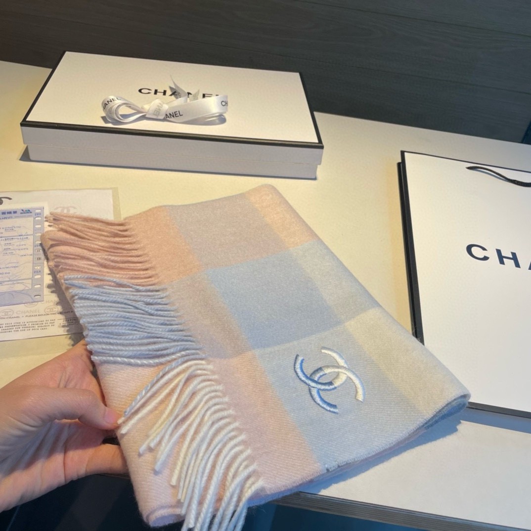 CHANEL香奈儿喜欢有颜值高质量的亲可入手名媛单品无论怎么搭配都是满满的气质感100%极品山羊绒水波纹