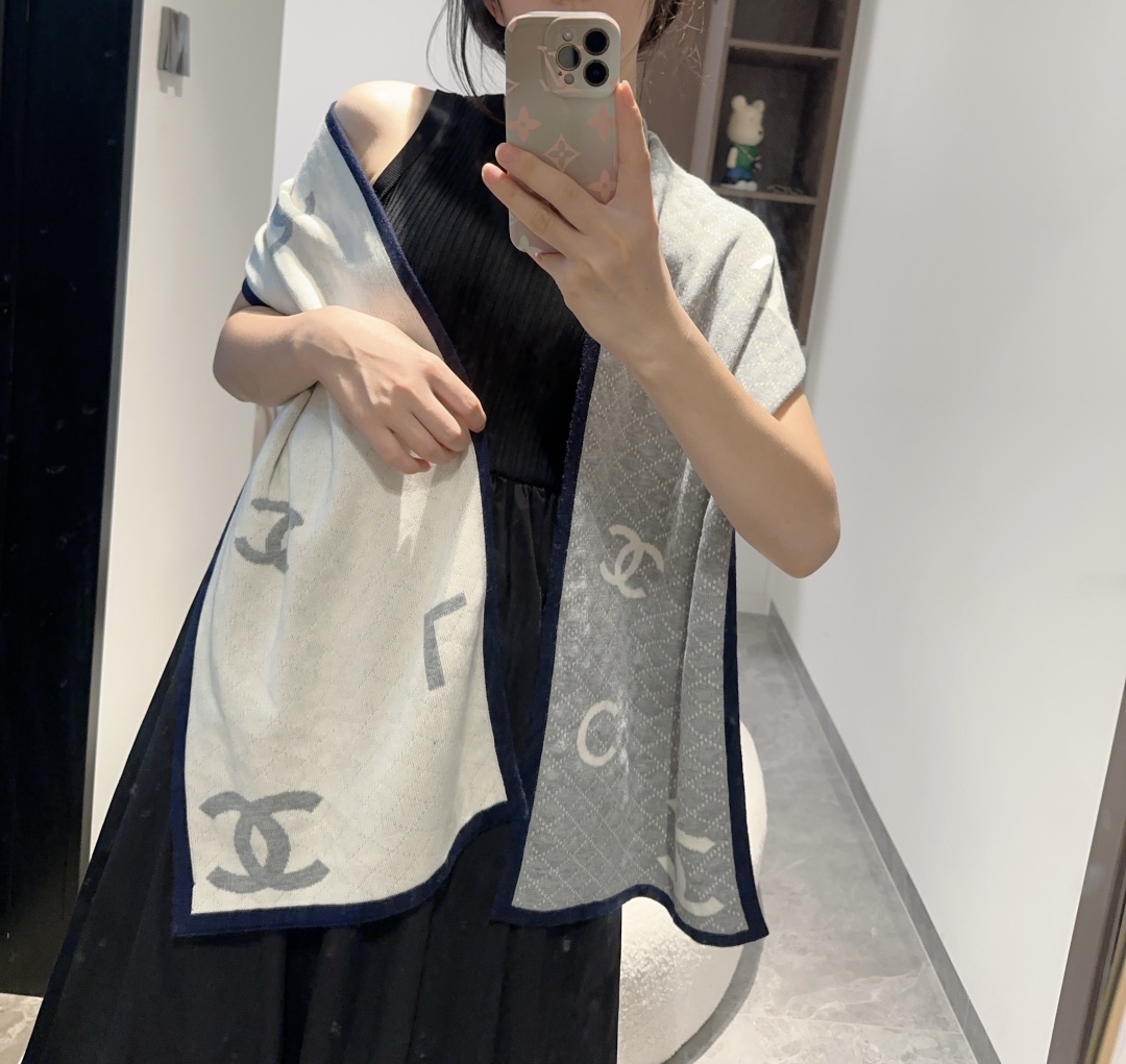 NO:180010,Chanel24 autumn and winter new 24b knitted scarf cashmere knitted long scarf is beautiful [Tear] The imperial palace-level top-quality new model is on sale. Imported pure cashmere knitted wool is extremely beautiful. Really, the upper body is extremely skin-skinned and versatile. Look at it yourself. Scarf size is 30*180cm, selected pure cashmere, the first choice is the best high-end scarf for gifts, high-end scarf, chanel19860909Chanel24秋冬新款24b针织围巾羊绒针织长巾美翻了[流泪]御用殿堂级极品新款在售 进口纯羊绒针织毛线美丽至极 真的 上身极为衬肤色 百搭 好看不好看自己看吧 围巾尺寸30*180cm,精选纯羊绒,送礼首选佳品高版本围巾,高版本围巾,chanel,scarf