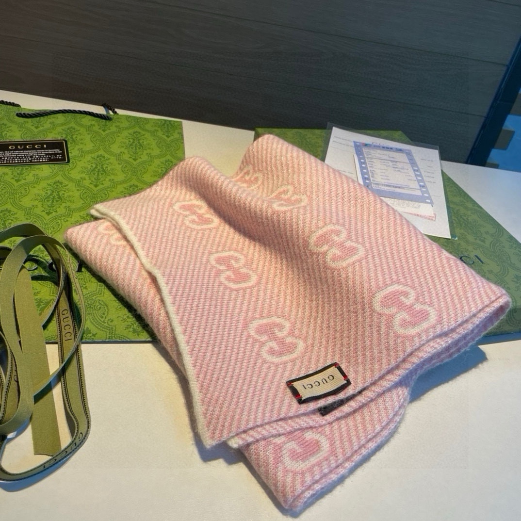 Gucci原单️重磅推荐️新款金银线针织围巾️低调的奢侈感️极品柔美精英高手级别的时髦感围巾️这款Guc