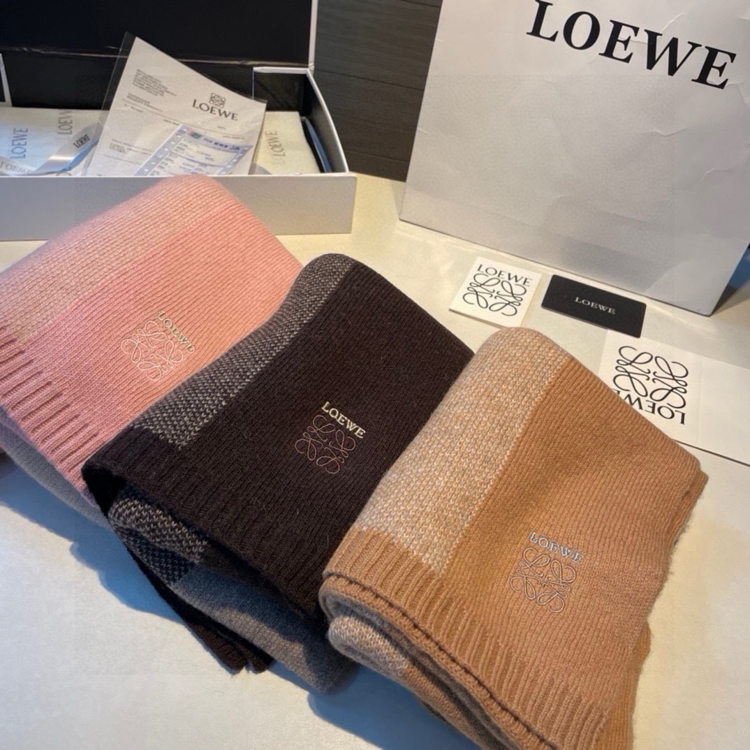 LOEWE原单️重磅推荐️新款针织围巾男女同款️低调的奢侈感️极品柔美精英高手级别的时髦感围巾️这款罗意