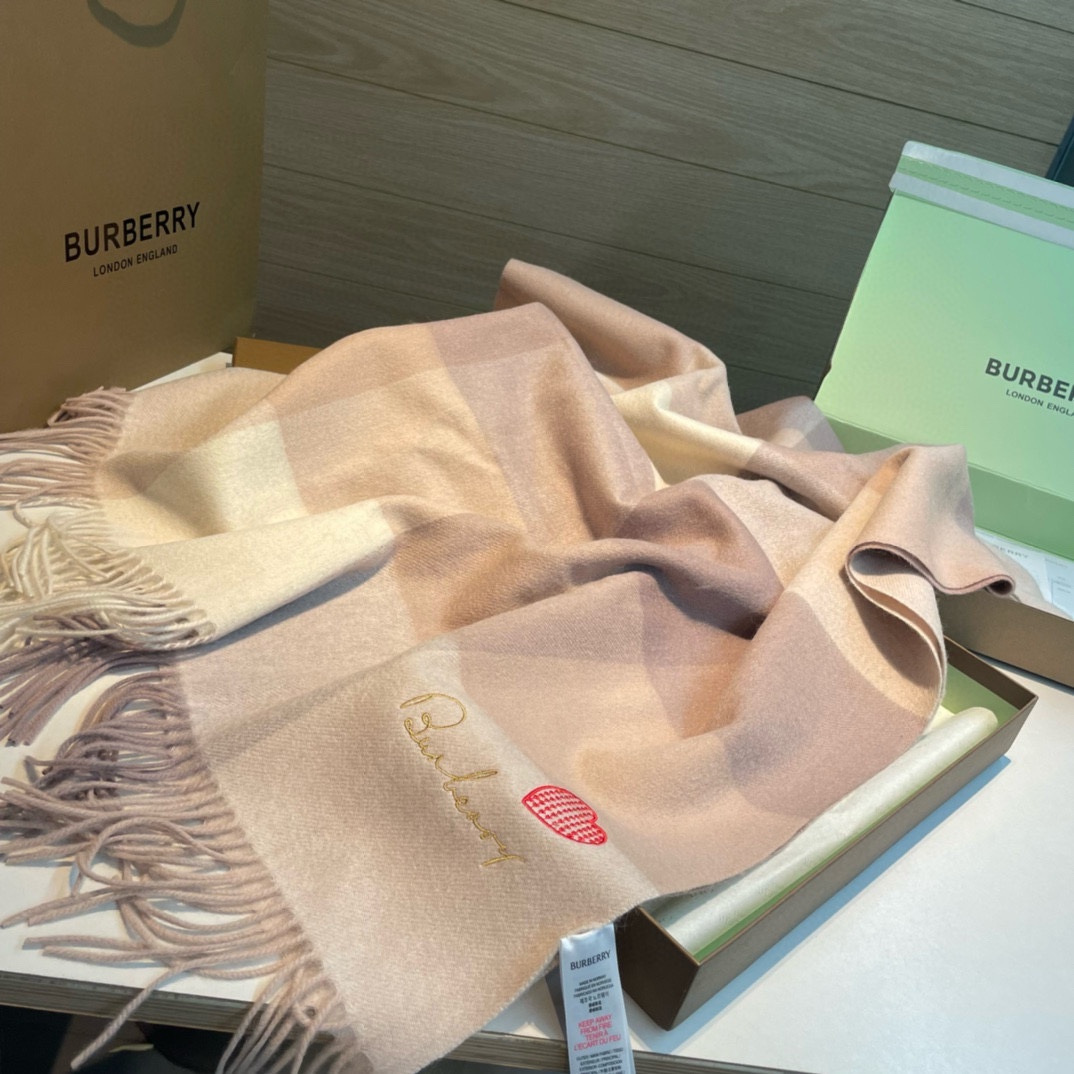 Burberry巴宝莉️大B家新品围巾披肩磅重来了️bur原单殿堂皇级室最新款️专在柜售16000+人必