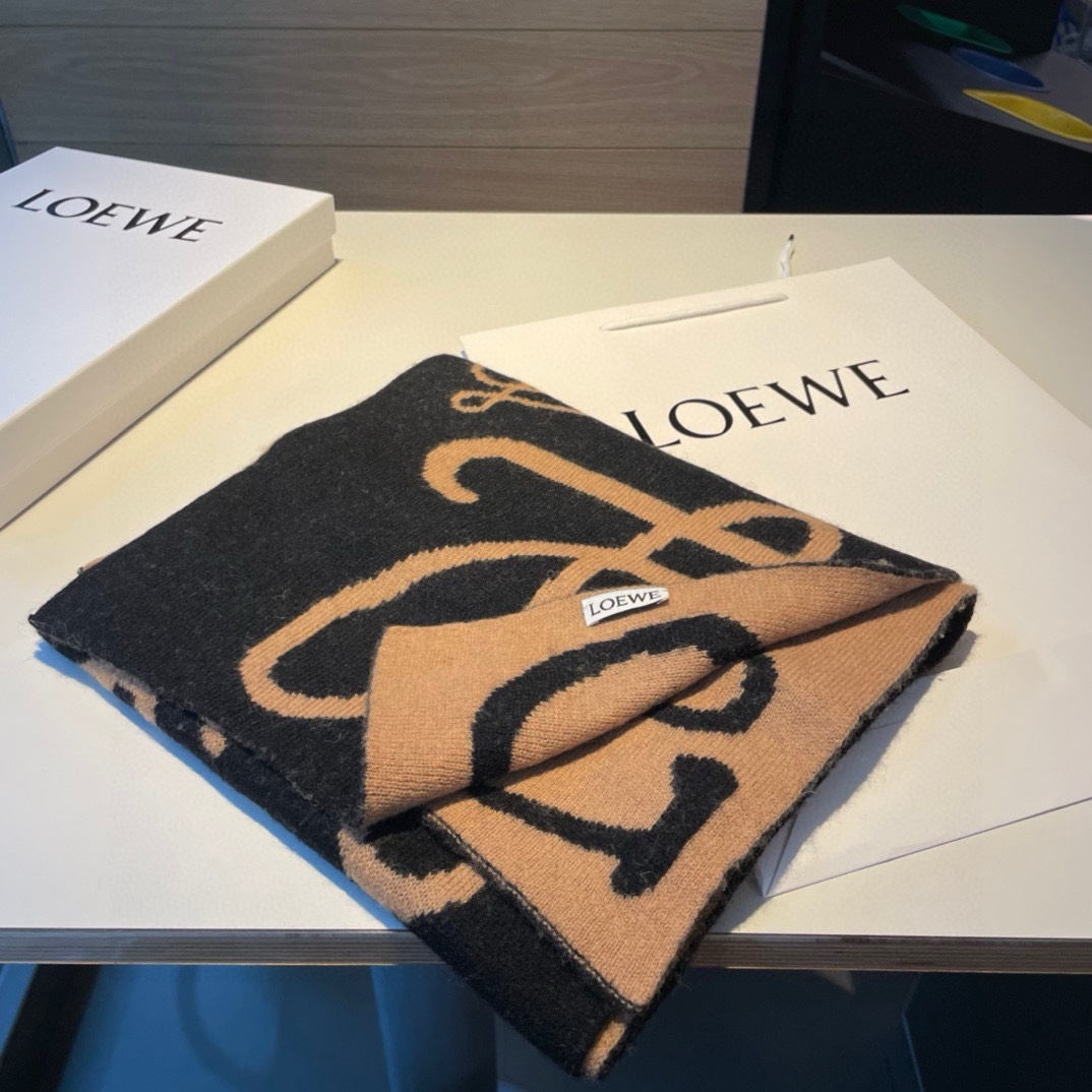 Loewe原单！重磅推荐！新款针织围巾！低调的奢侈感极品柔美精英高手级别的时髦感围巾！这款loewe羊绒