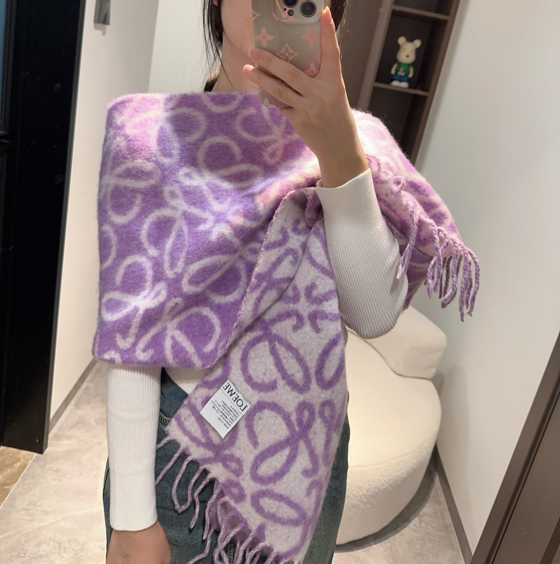 P22LSDYLJ0EZDJS.LOEWE Luo Yiwei New Pinpin Wool Horse Hair Wood Scarf Girls Girls'' Old Money Wind is superb. Super comfortable. Cold leather logo stroke patch