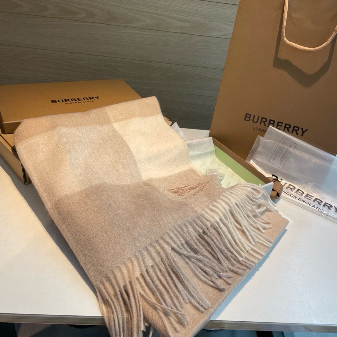 Burberry巴宝莉️大B家新品围巾披肩磅重来了️bur原单殿堂皇级室最新款️专在柜售16000+人必