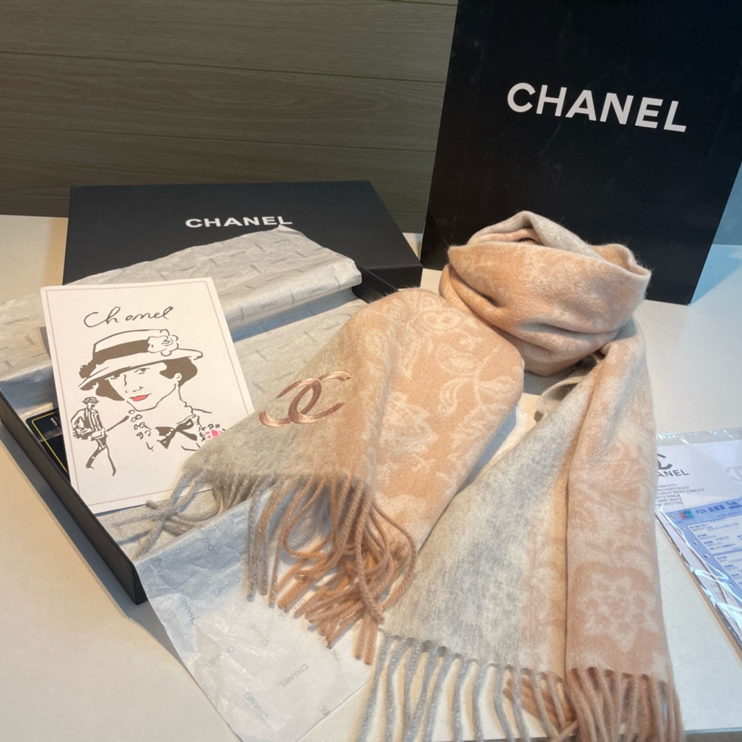 CHANEL香奈儿喜欢有颜值高质量的亲可入手名媛单品无论怎么搭配都是满满的气质感100%极品山羊绒水波纹