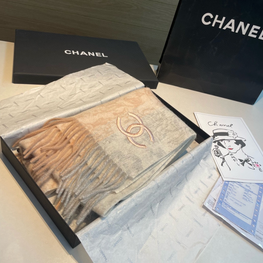 CHANEL香奈儿喜欢有颜值高质量的亲可入手名媛单品无论怎么搭配都是满满的气质感100%极品山羊绒水波纹