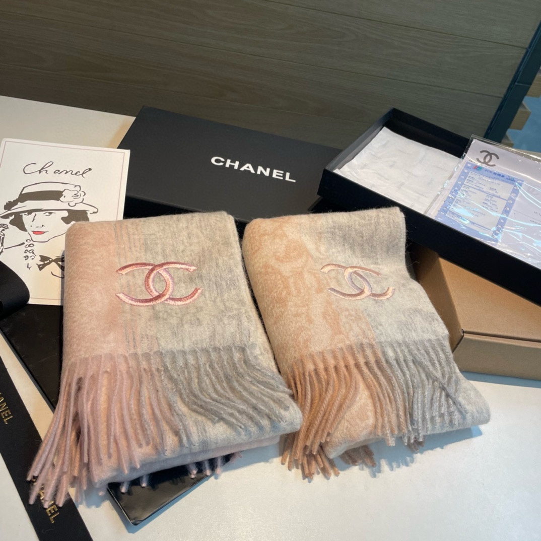 CHANEL香奈儿喜欢有颜值高质量的亲可入手名媛单品无论怎么搭配都是满满的气质感100%极品山羊绒水波纹