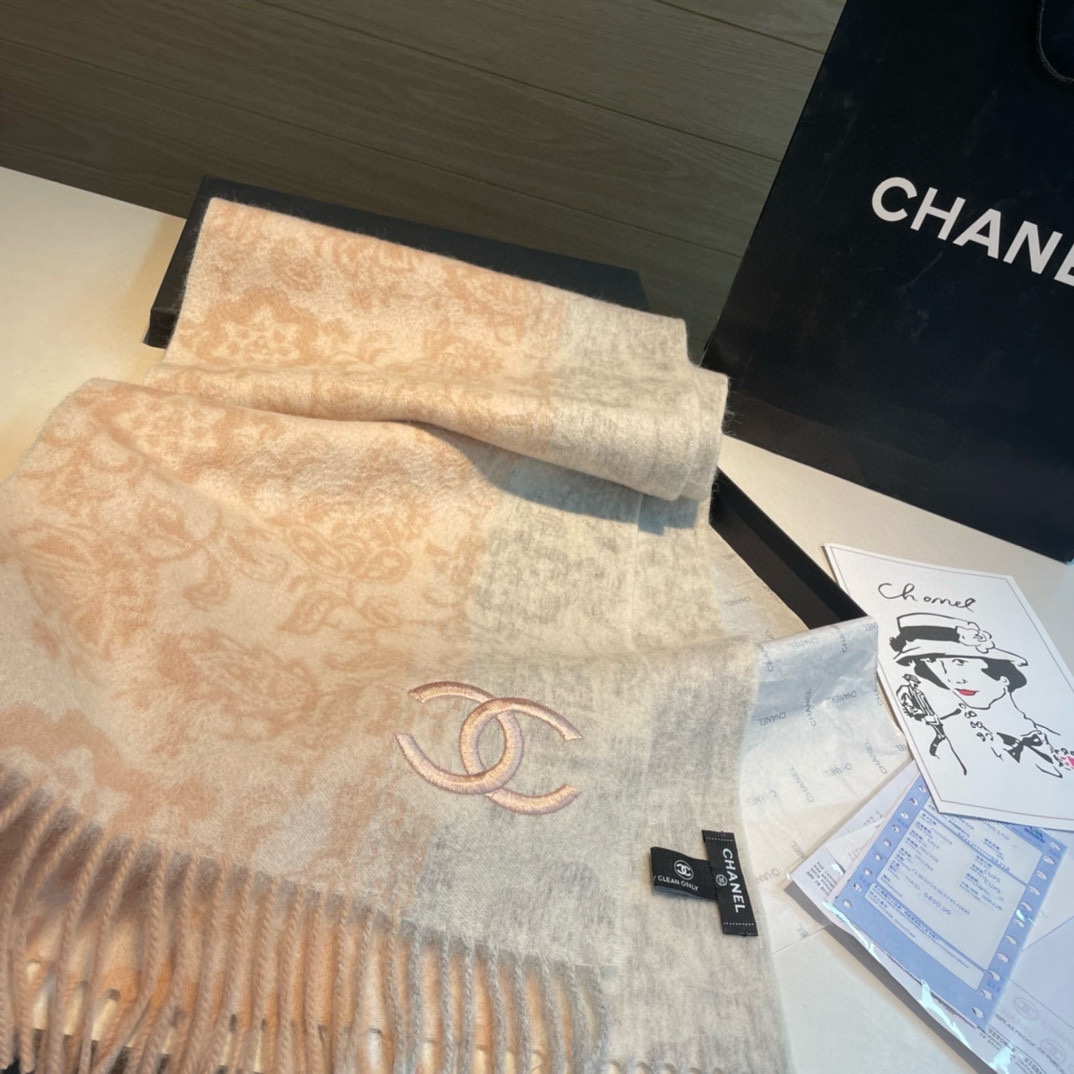 CHANEL香奈儿喜欢有颜值高质量的亲可入手名媛单品无论怎么搭配都是满满的气质感100%极品山羊绒水波纹