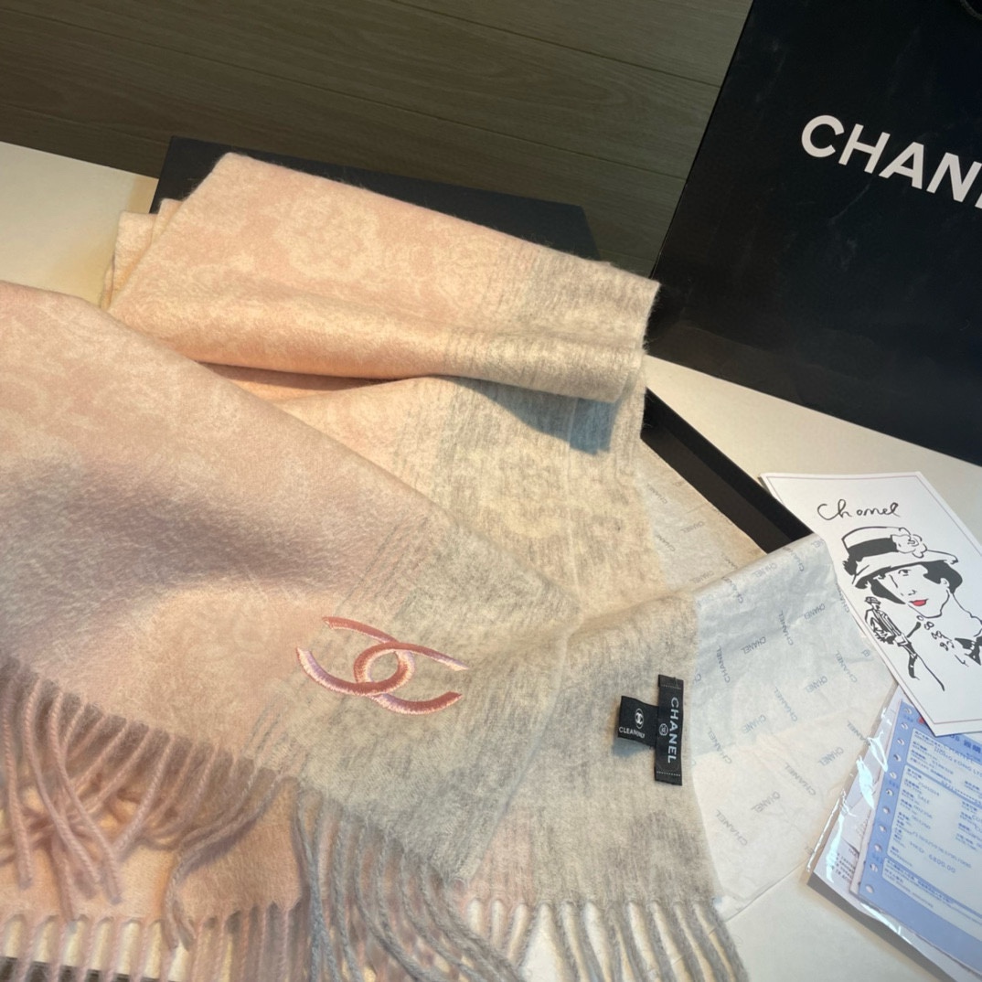 CHANEL香奈儿喜欢有颜值高质量的亲可入手名媛单品无论怎么搭配都是满满的气质感100%极品山羊绒水波纹