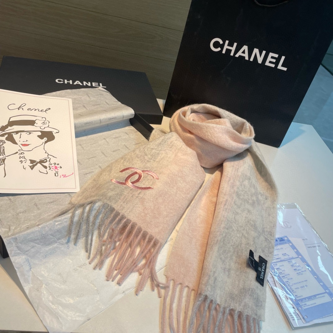 CHANEL香奈儿喜欢有颜值高质量的亲可入手名媛单品无论怎么搭配都是满满的气质感100%极品山羊绒水波纹