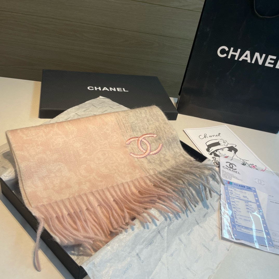 CHANEL香奈儿喜欢有颜值高质量的亲可入手名媛单品无论怎么搭配都是满满的气质感100%极品山羊绒水波纹