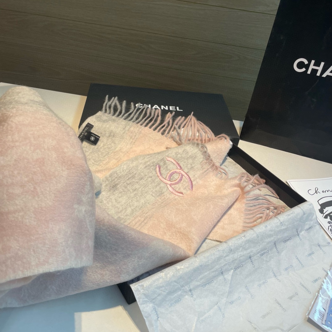 CHANEL香奈儿喜欢有颜值高质量的亲可入手名媛单品无论怎么搭配都是满满的气质感100%极品山羊绒水波纹