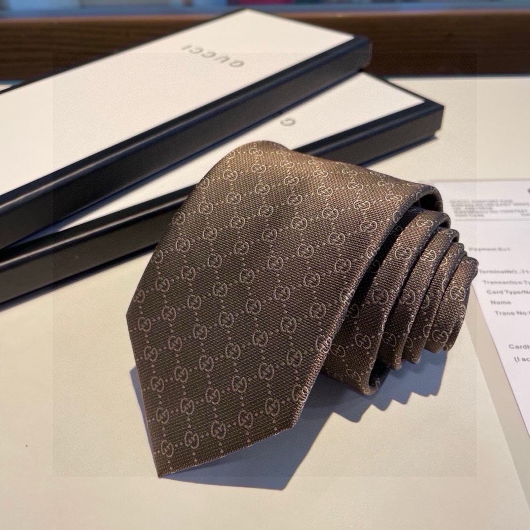 Luxury Packaging Featuring Silk Tie, Knitted Bees, Water and Milk Blend. - 图片 5