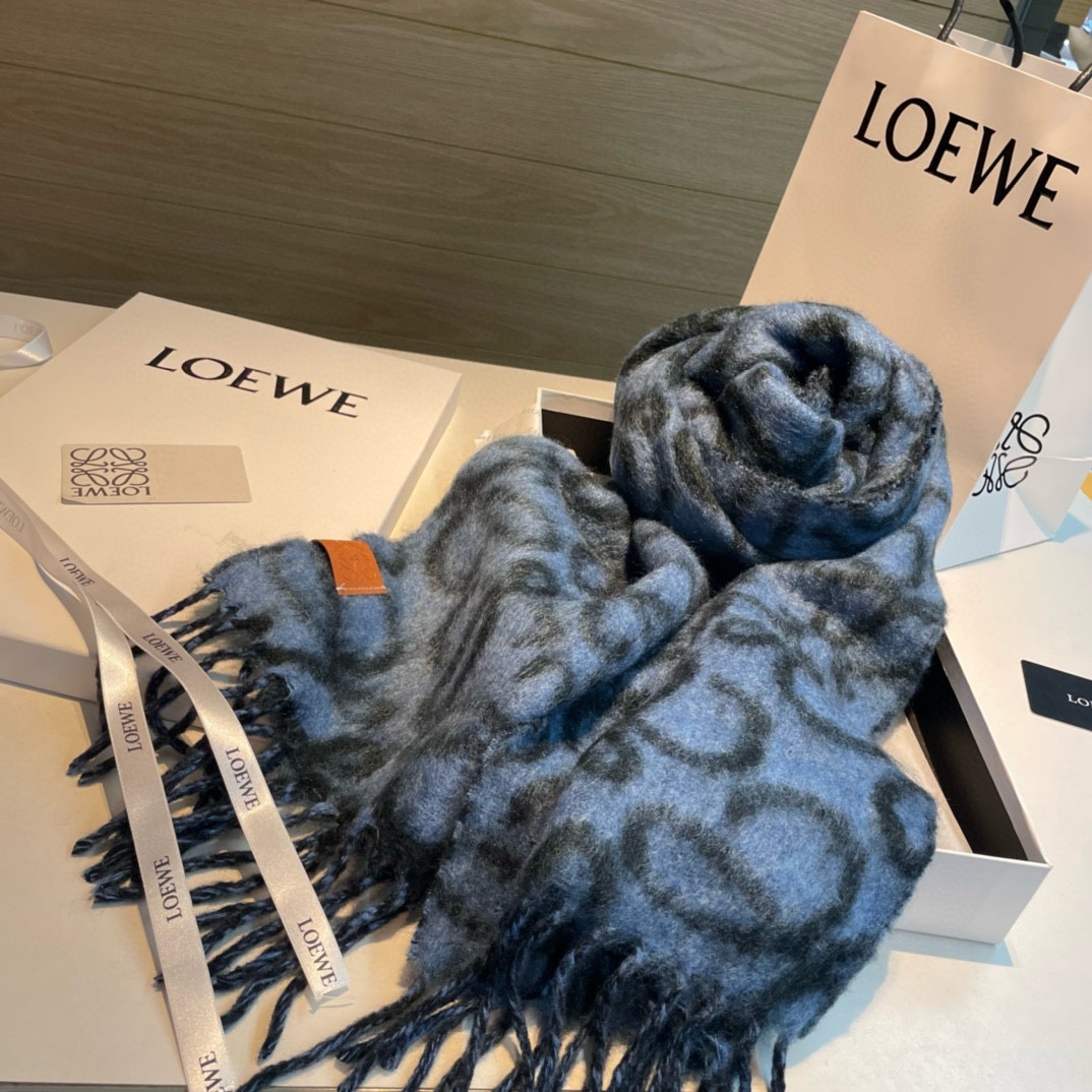 黑篮Loewe罗意威新品羊毛马海毛围巾️初秋奶茶女孩老钱风超嗲穿搭初秋和奶茶色真的好搭大地色温柔又耐看超