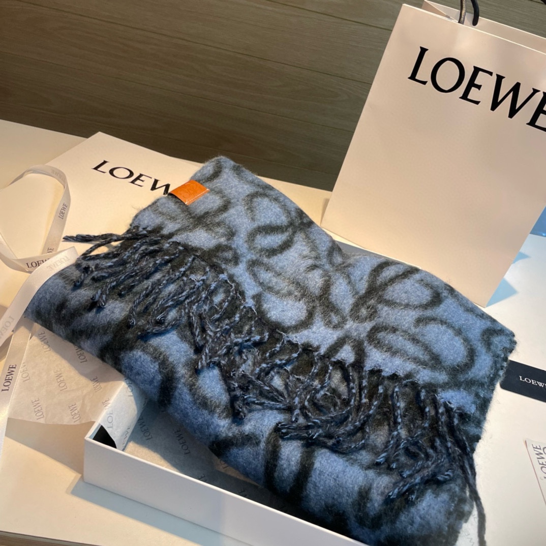 黑篮Loewe罗意威新品羊毛马海毛围巾️初秋奶茶女孩老钱风超嗲穿搭初秋和奶茶色真的好搭大地色温柔又耐看超