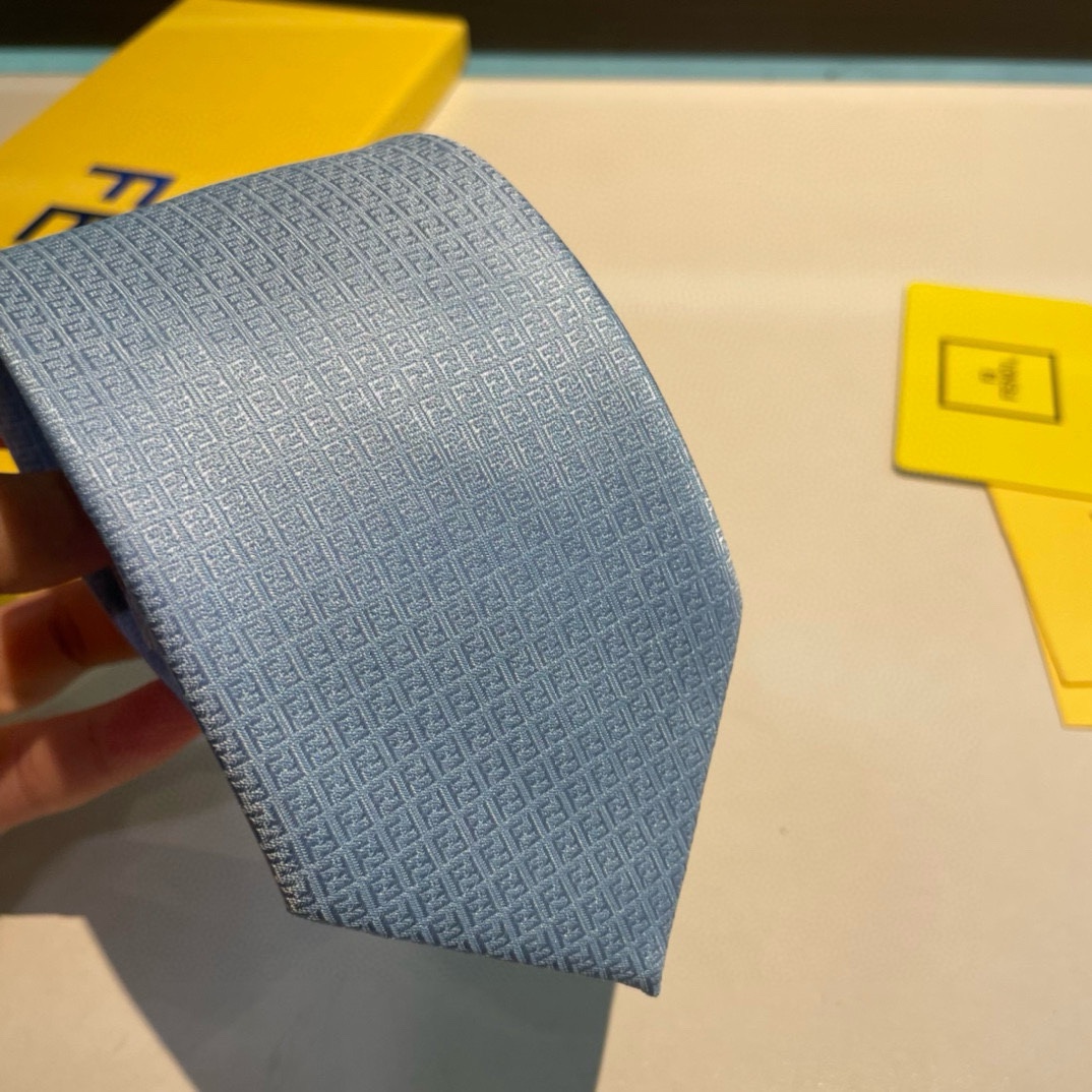 Fendi’s Explosive FF-Letter Silk Tie: Ideal Choice for Men’s Elegance - 图片 4
