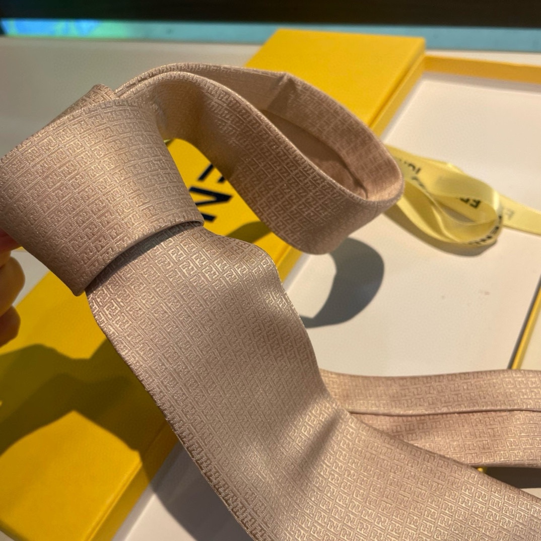 Fendi’s Explosive FF-Letter Silk Tie: Ideal Choice for Men’s Elegant Presentation - 图片 6