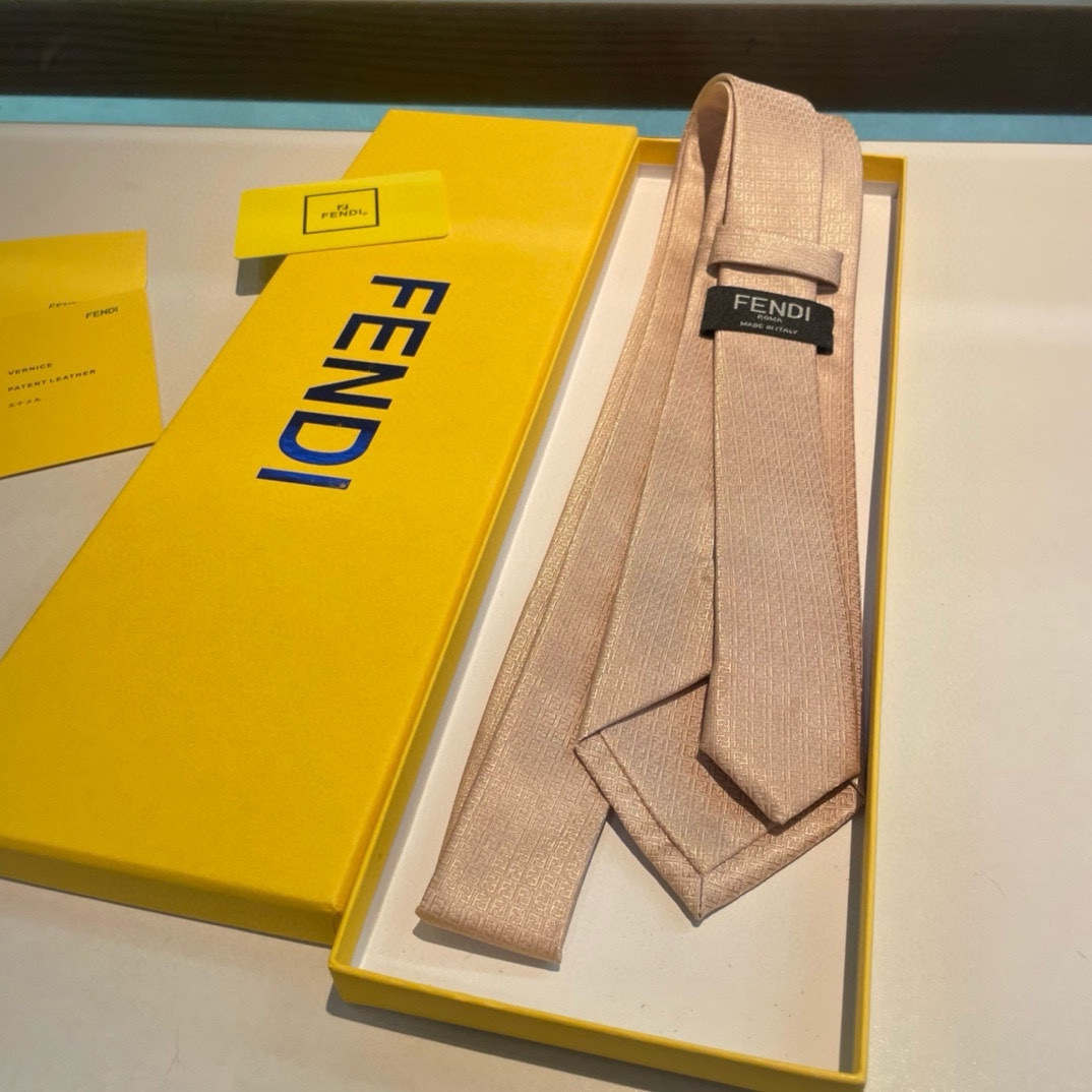 Fendi’s Explosive FF-Letter Silk Tie: Ideal Choice for Men’s Elegant Presentation - 图片 3