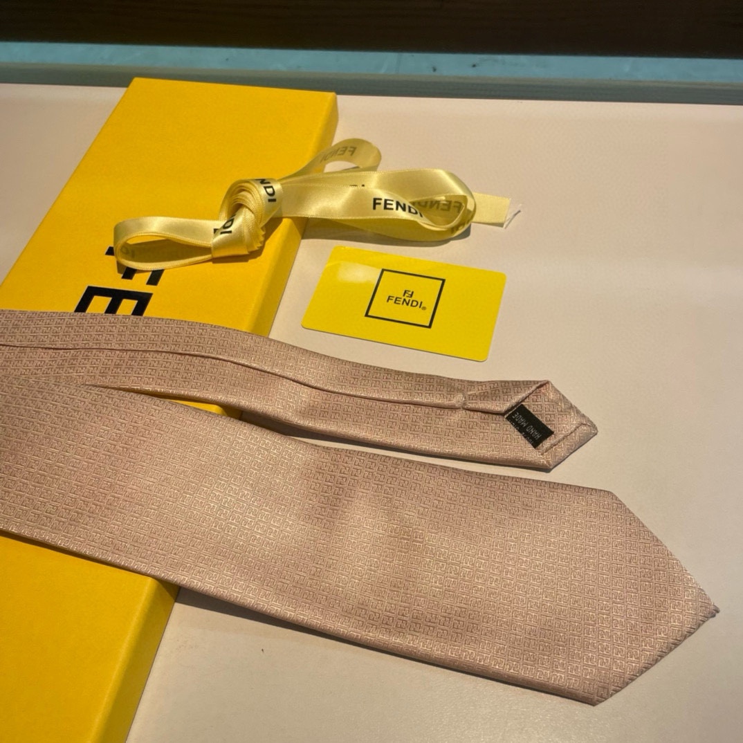 Fendi’s Explosive FF-Letter Silk Tie: Ideal Choice for Men’s Elegant Presentation - 图片 4