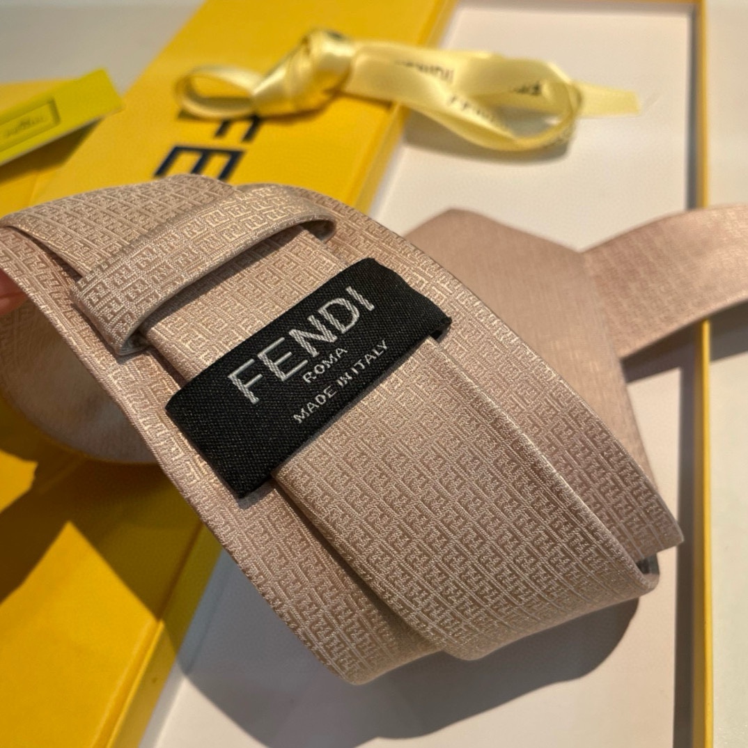 Fendi’s Explosive FF-Letter Silk Tie: Ideal Choice for Men’s Elegant Presentation - 图片 5