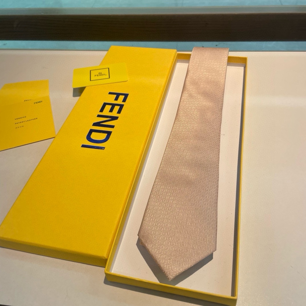 Fendi’s Explosive FF-Letter Silk Tie: Ideal Choice for Men’s Elegant Presentation - 图片 2