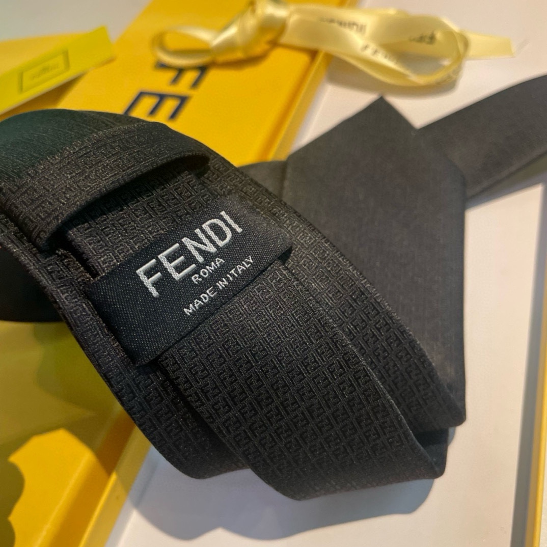 Fendi’s Explosive FF-Letter Silk Tie: Ideal Choice for Men’s Fashion Elegance - 图片 6