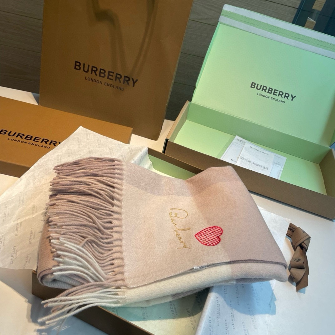 Burberry巴宝莉️大B家新品围巾披肩磅重来了️bur原单殿堂皇级室最新款️专在柜售16000+人必