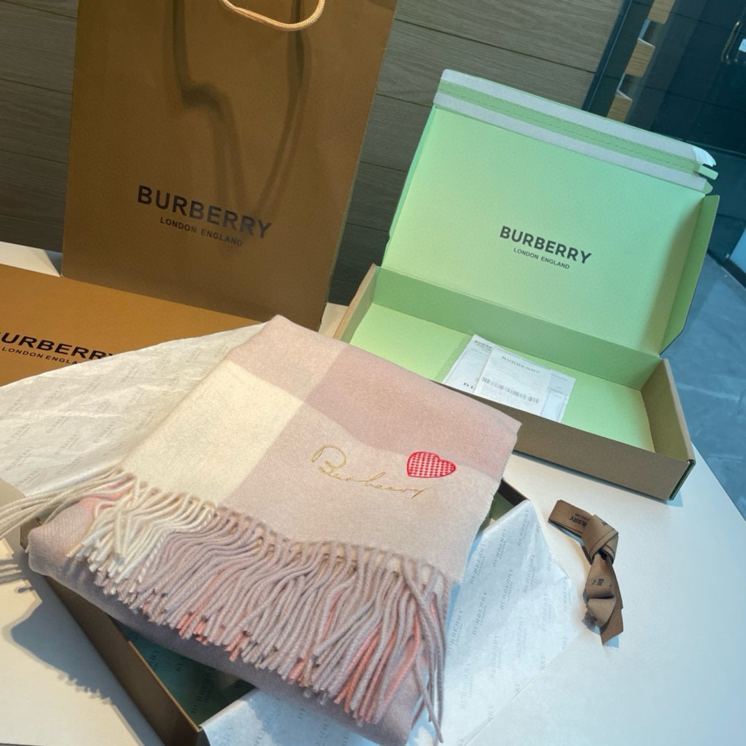 Burberry巴宝莉️大B家新品围巾披肩磅重来了️bur原单殿堂皇级室最新款️专在柜售16000+人必