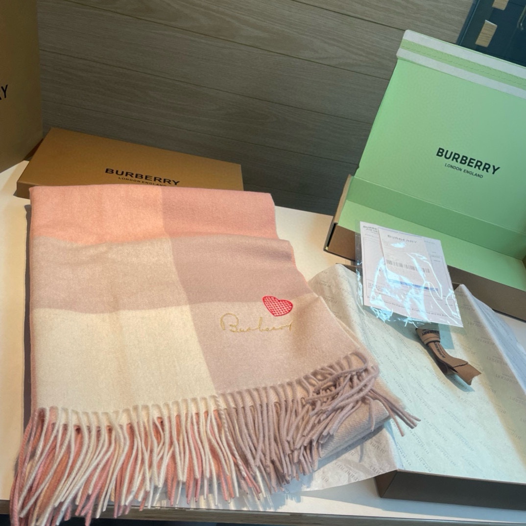 Burberry巴宝莉️大B家新品围巾披肩磅重来了️bur原单殿堂皇级室最新款️专在柜售16000+人必