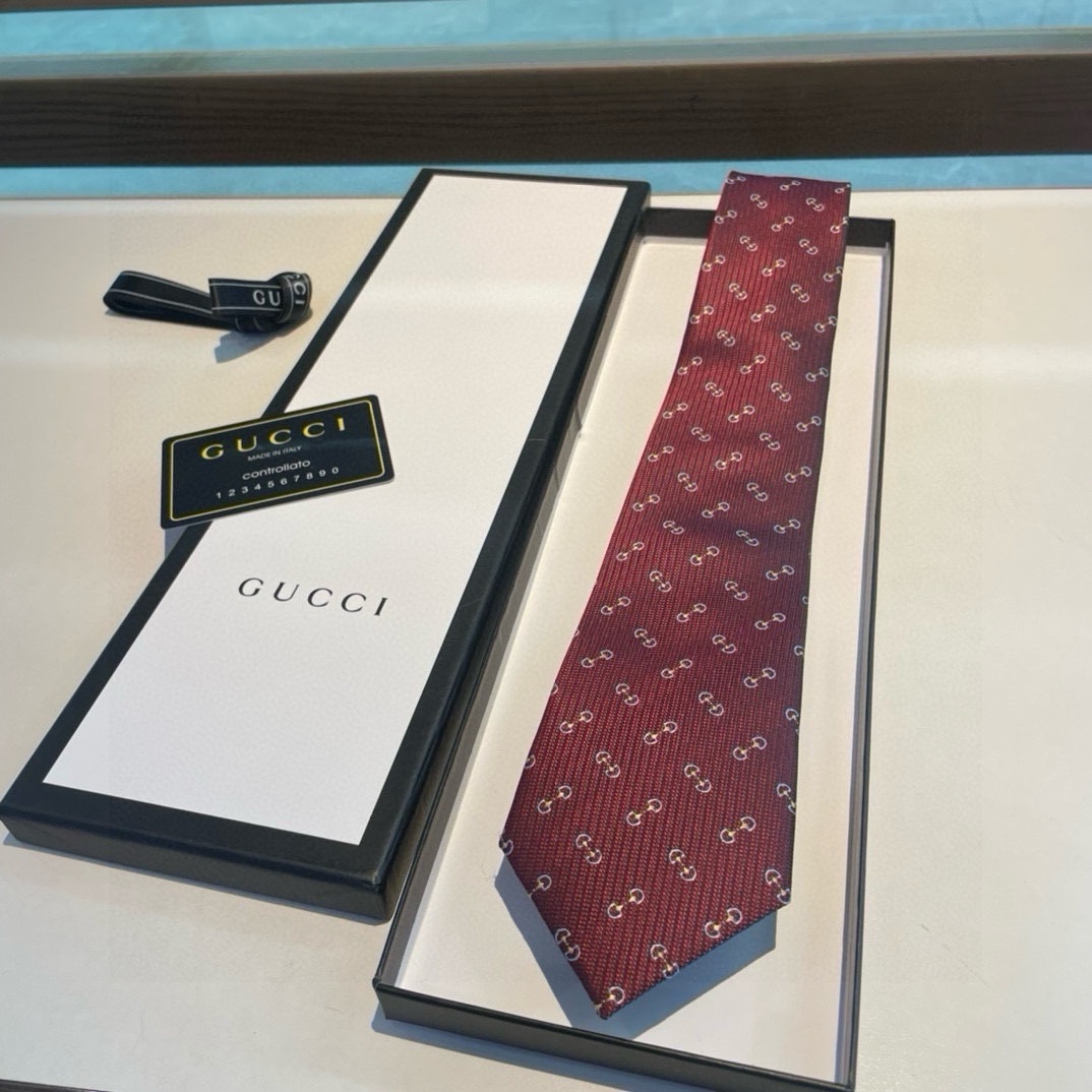 Elegant G-Box Packaging for Men’s Fashion with Classic Logo Flower - 图片 2
