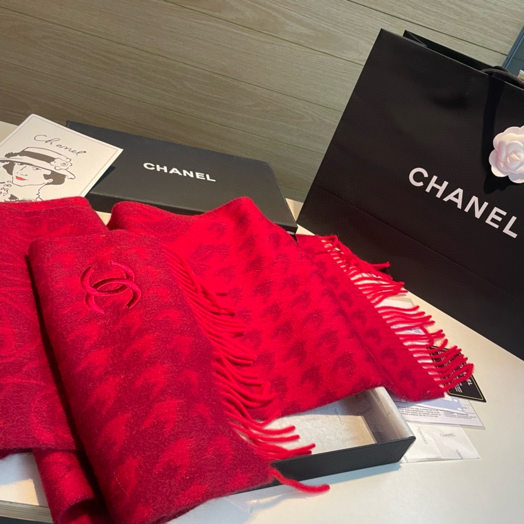 CHANEL香奈儿喜欢有颜值高质量的亲可入手名媛单品无论怎么搭配都是满满的气质感100%极品山羊绒水波纹