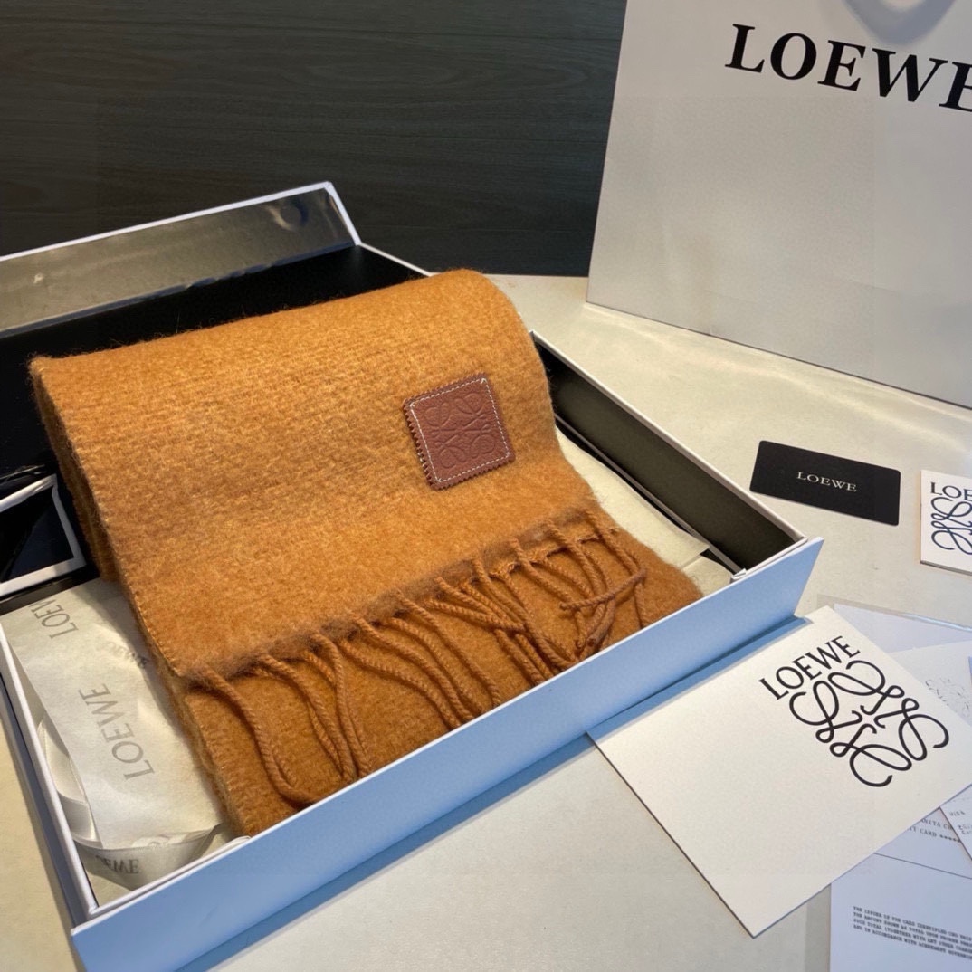 ️️Loewe超美新款马海毛围巾！超级推荐入手！质感好货！罗意威主打的马海毛围巾据说超难买哦！！打了好多