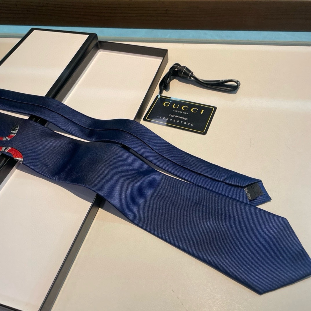 Gucci Men's Navy Blue Silk Tie with Snake Embroidery - Elegant and Stylish 6 i1733413482 2596 5
