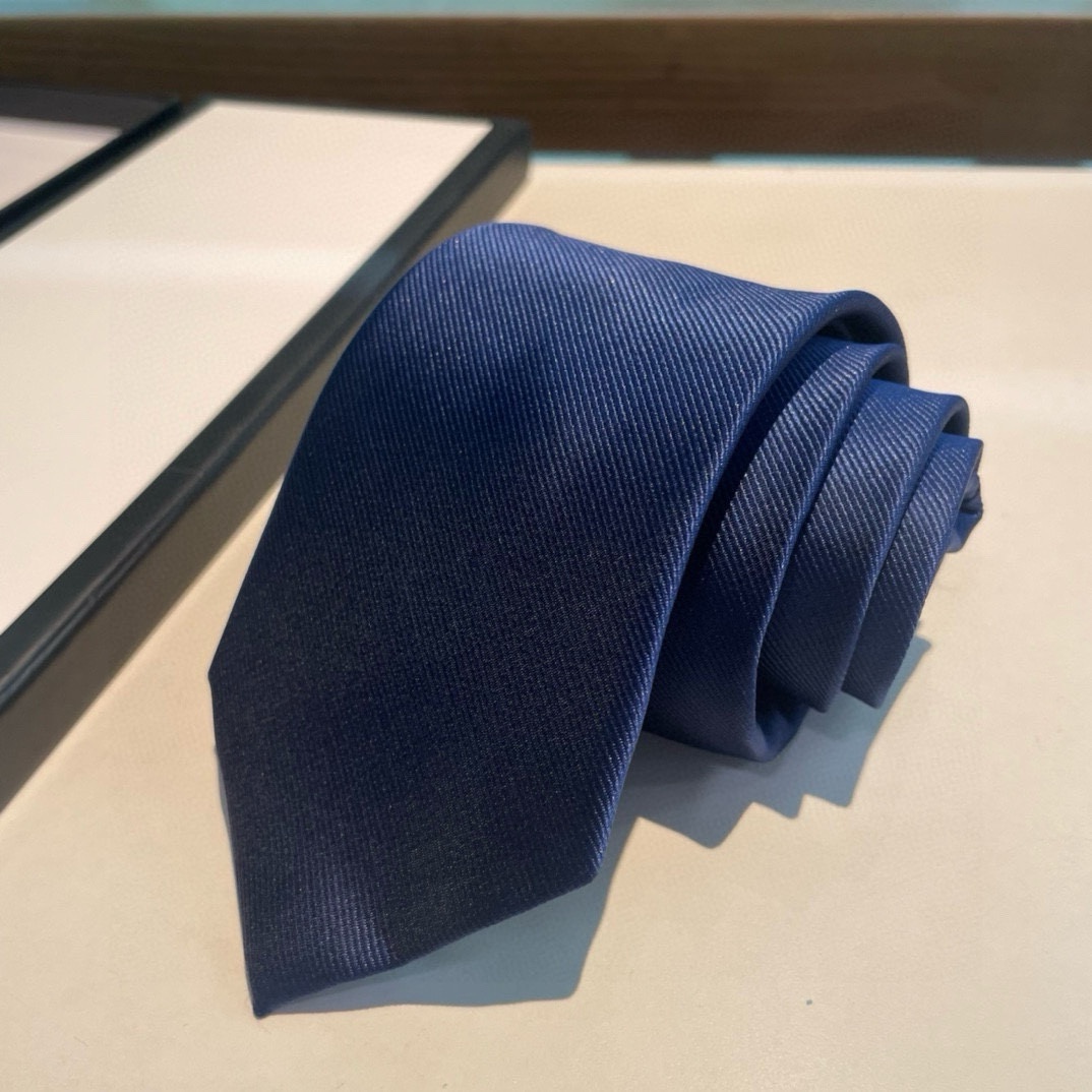 Gucci Men's Navy Blue Silk Tie with Snake Embroidery - Elegant and Stylish 8 i1733413482 3227 2
