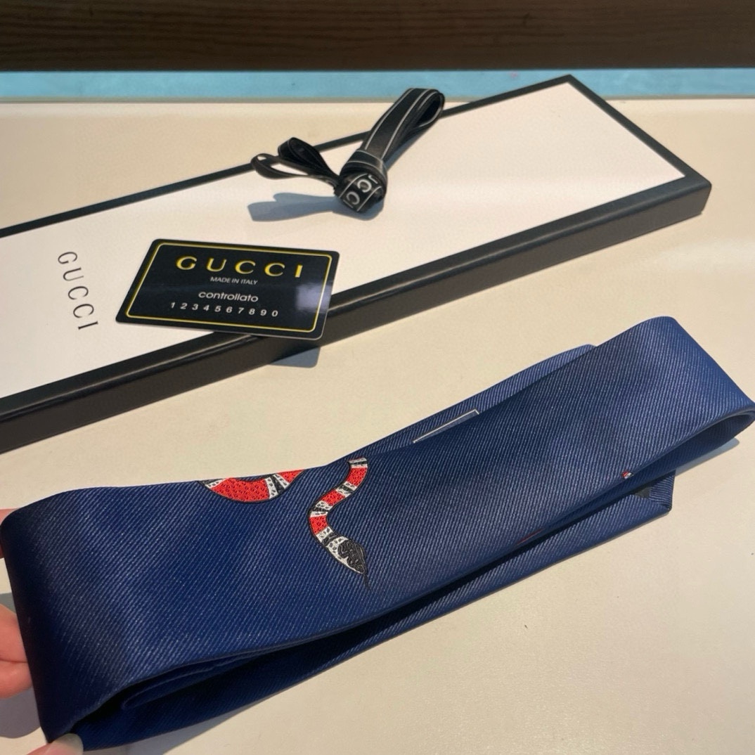 Gucci Men's Navy Blue Silk Tie with Snake Embroidery - Elegant and Stylish 4 i1733413482 8827 4