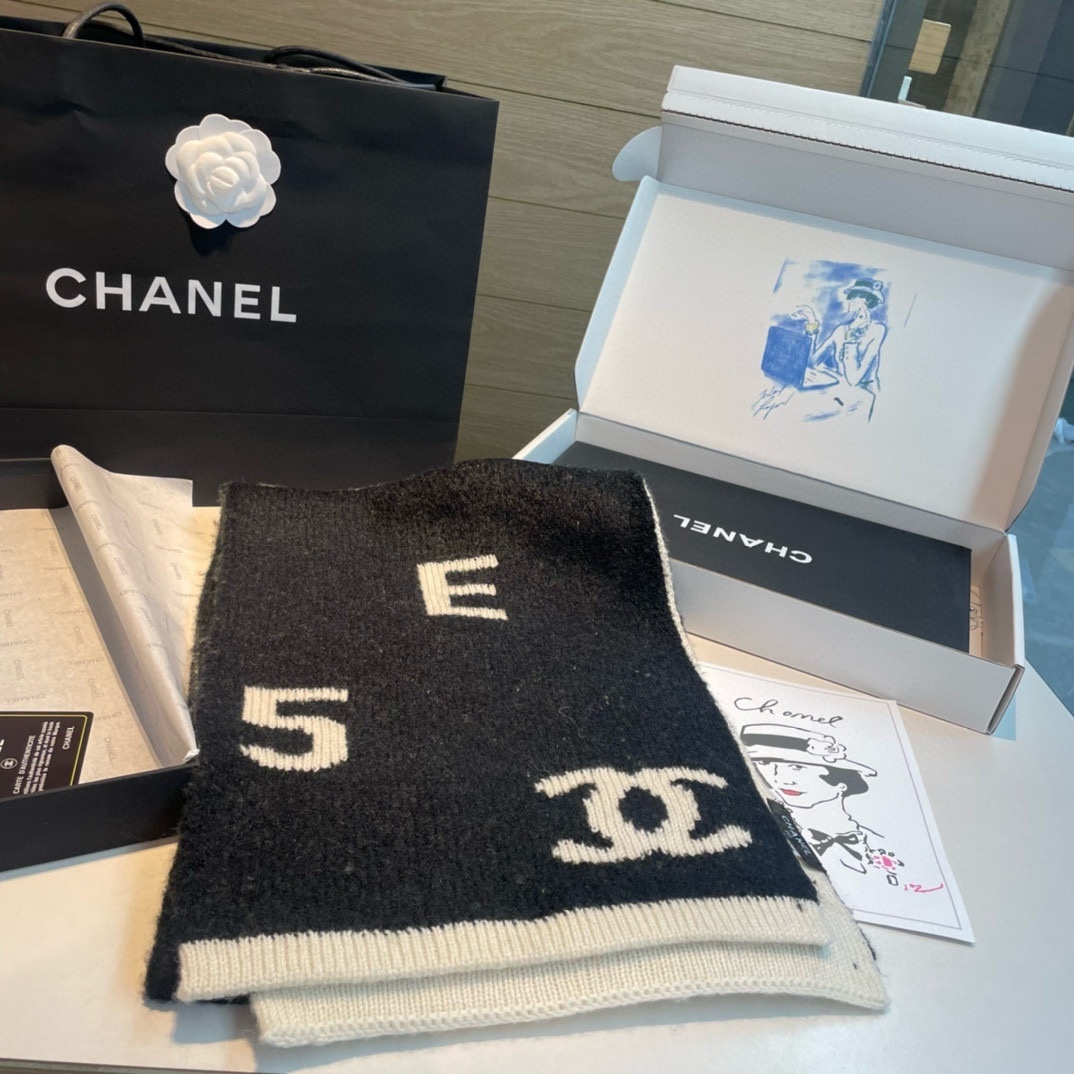 Chanel香奈儿5号难得一见的针织单品温柔配色超级迷恋️气质低调恬静又不失优雅️重点推荐️一秒心动啊!