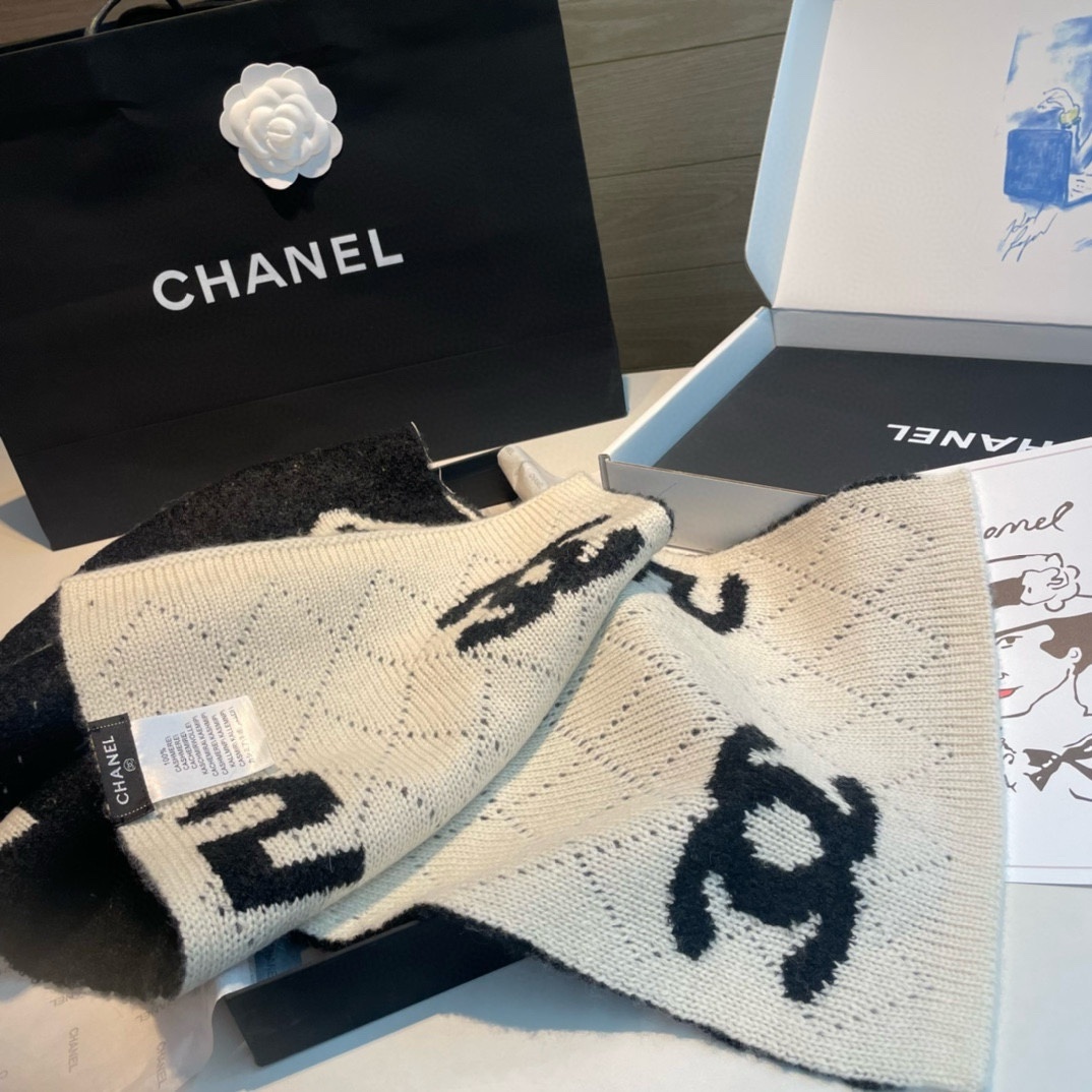 Chanel香奈儿5号难得一见的针织单品温柔配色超级迷恋️气质低调恬静又不失优雅️重点推荐️一秒心动啊!
