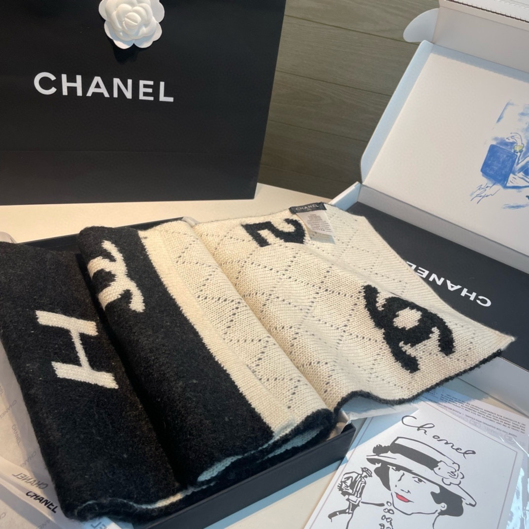 Chanel香奈儿5号难得一见的针织单品温柔配色超级迷恋️气质低调恬静又不失优雅️重点推荐️一秒心动啊!