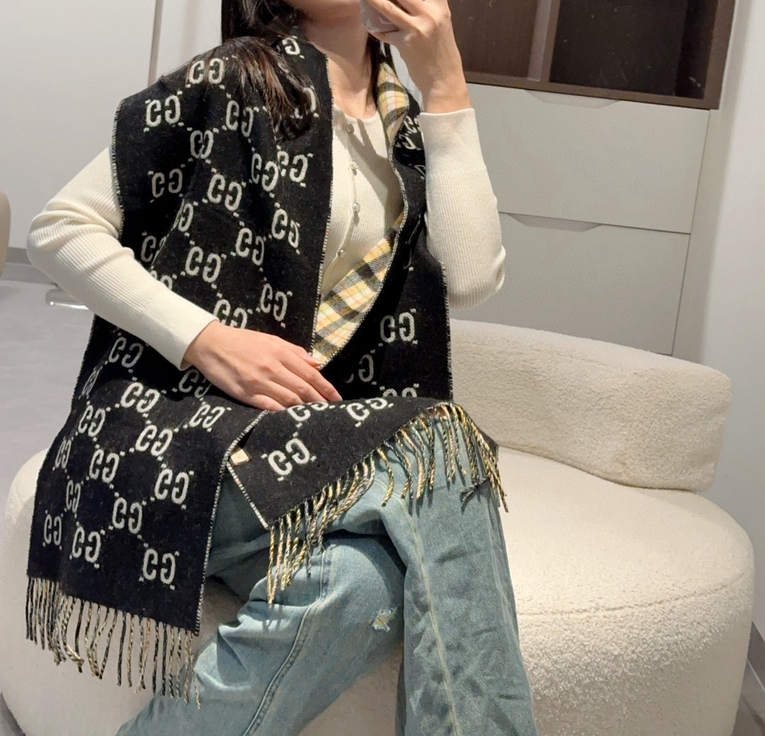 Gucci古奇经典羊绒围巾来个硬货.麻溜的安排上.纯正出口原订单已经交货一批其中一批刚过海关直蹦英国.最