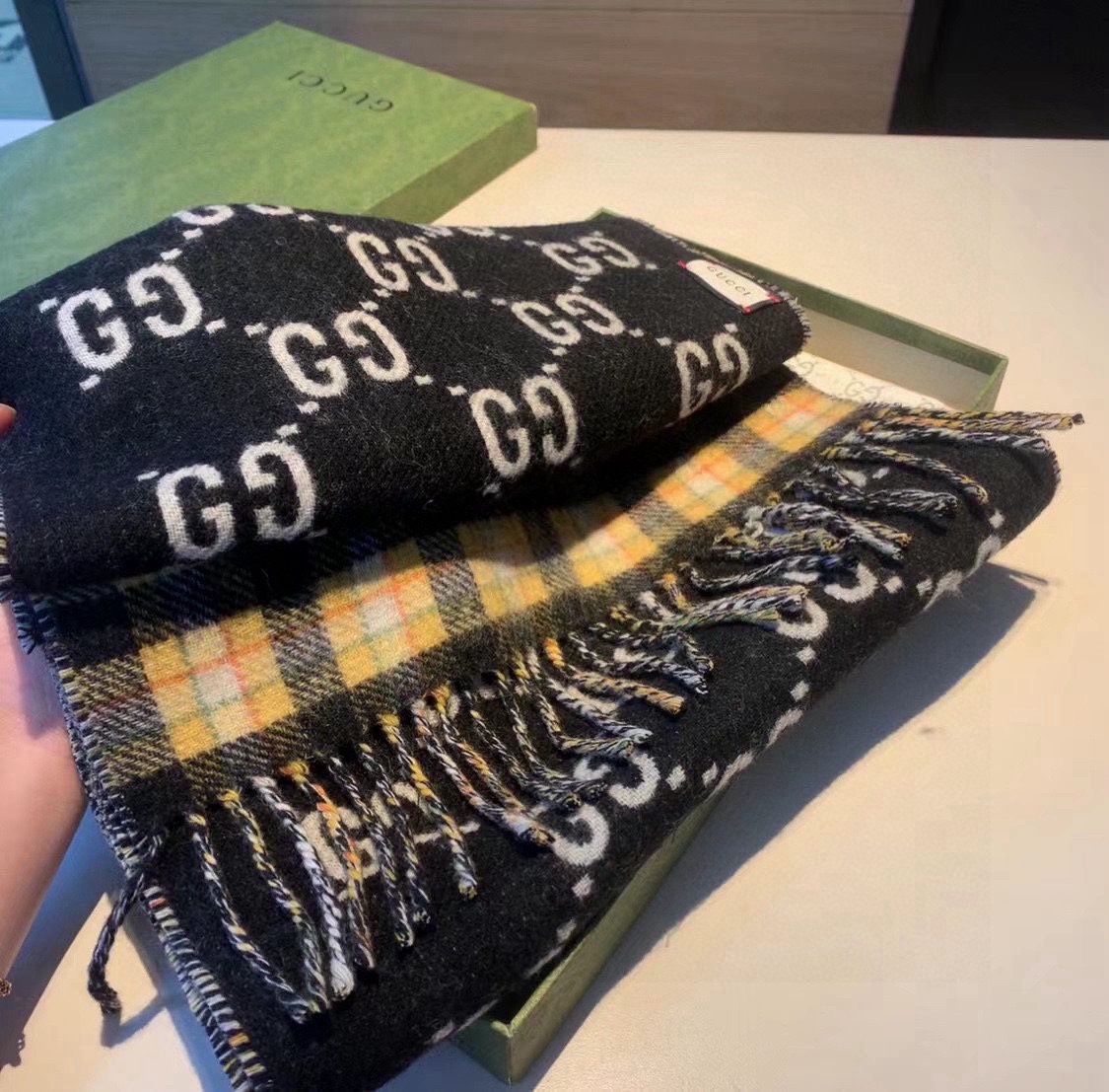 Gucci古奇经典羊绒围巾来个硬货.麻溜的安排上.纯正出口原订单已经交货一批其中一批刚过海关直蹦英国.最
